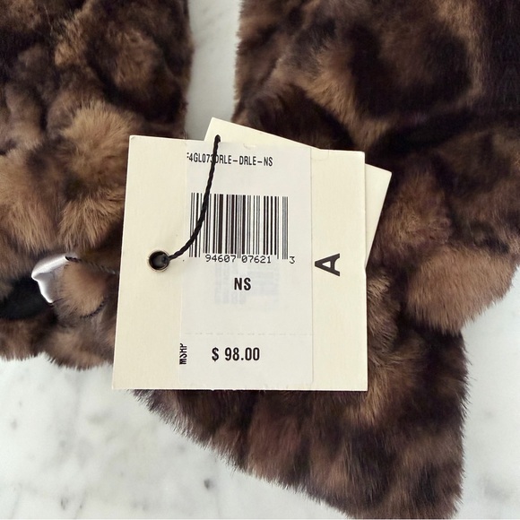 Apparis Coco Faux Fur Mittens - Dark Leopard - NWT - Picture 5 of 5